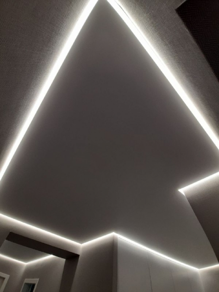 Фото парящего натяжного потолка