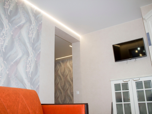 Фото матового натяжного потолка с подсветкой